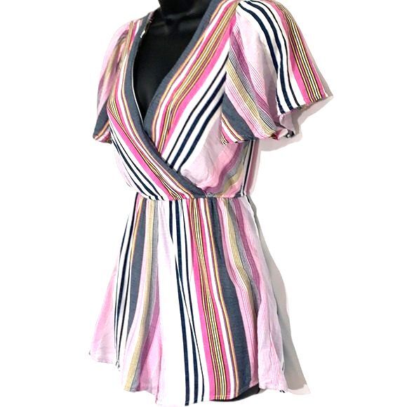 Trixxi White Stripe Printed Short Sleeve V Neck Romper MultiColored Size XXS - Picture 4 of 11